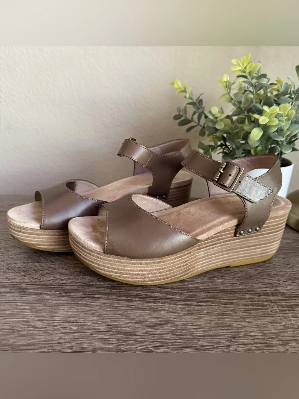 DANSKO | Ta Brown Taupe Leather Platform Sandals with Buckle Size 38 / 7.5